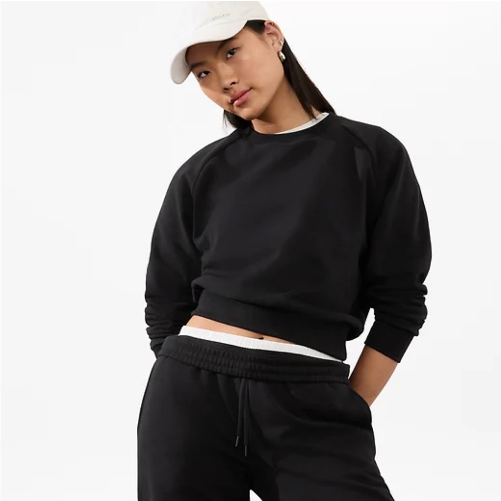Altheta black pullover sweatshirt